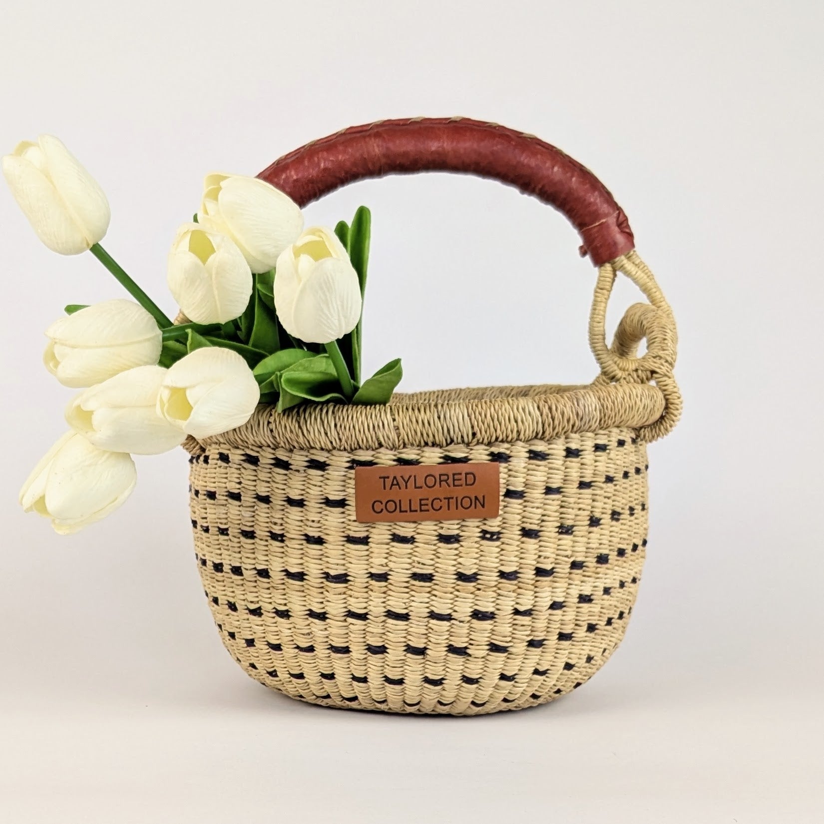 Small round basket with a drop handle and a black dot pattern
