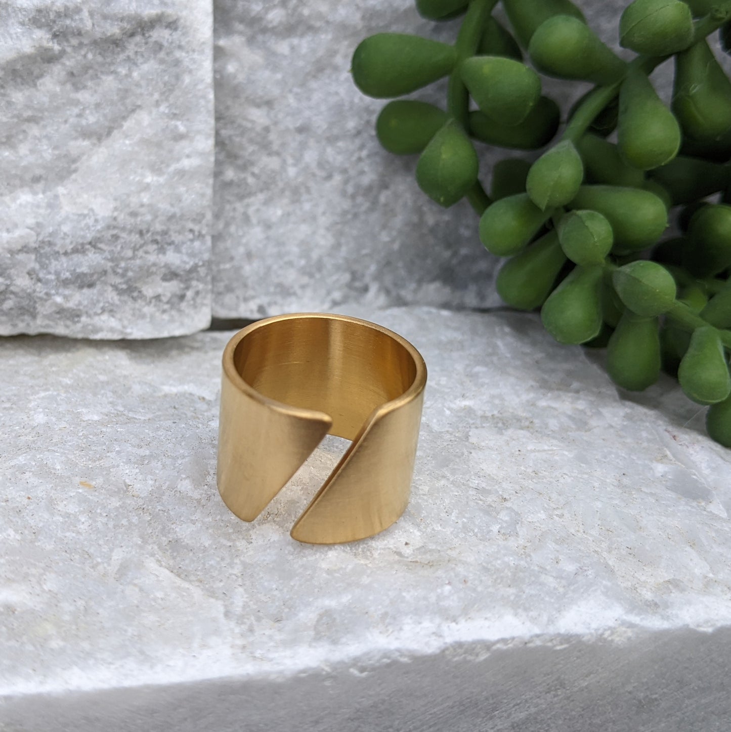 Split Cuff Ring Gold